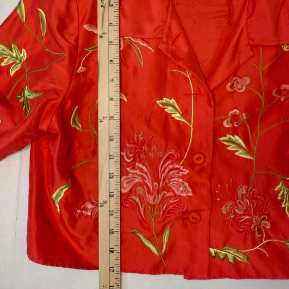 Maggy London Red Floral 100% Silk Embroidered Lightweight Cropped Jacket Size 10 - Picture 5 of 5